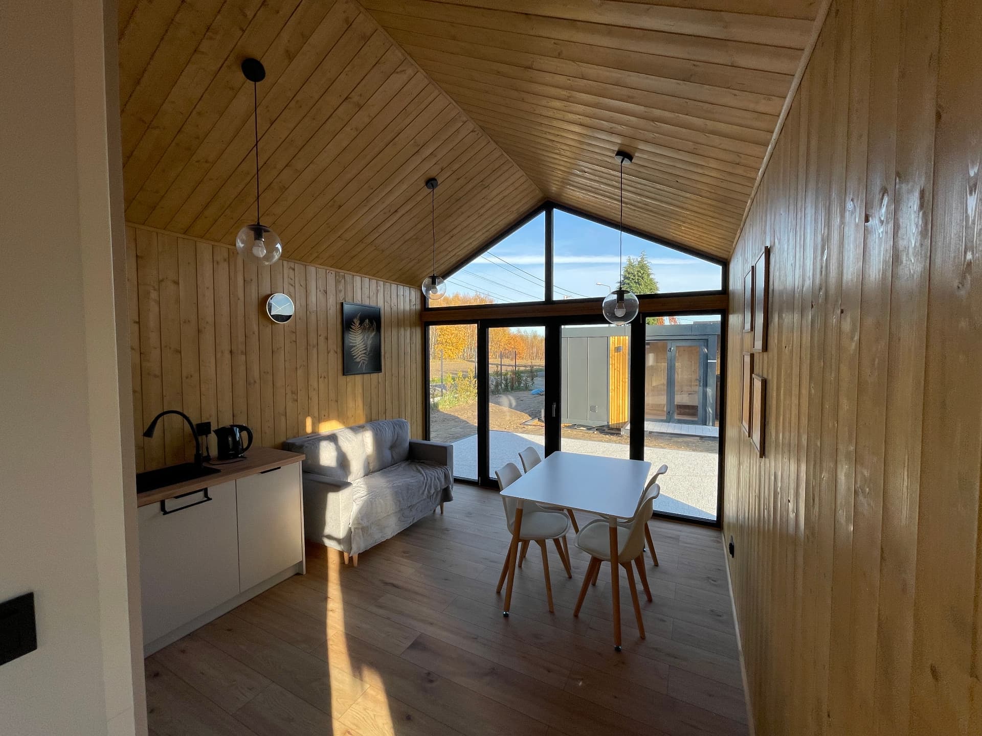 Przytulny salon z jadalnią