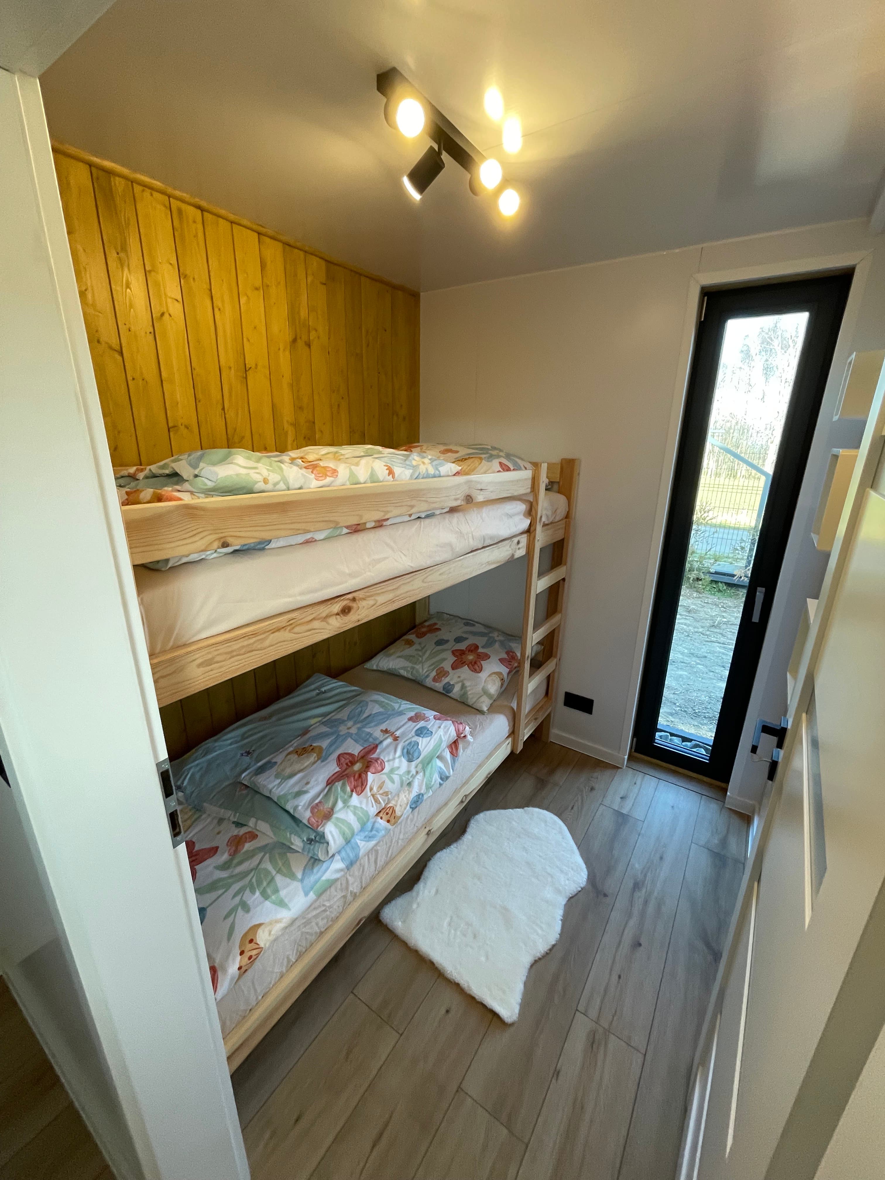 Sypialnia z widokiem na las